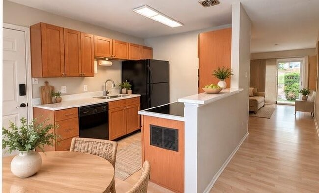 Building Photo - 5332 Balcones Dr