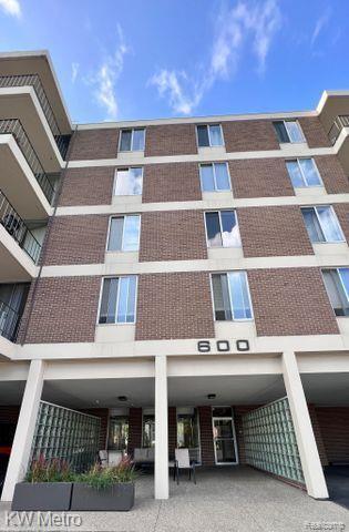 Foto del edificio - 600 W Brown St