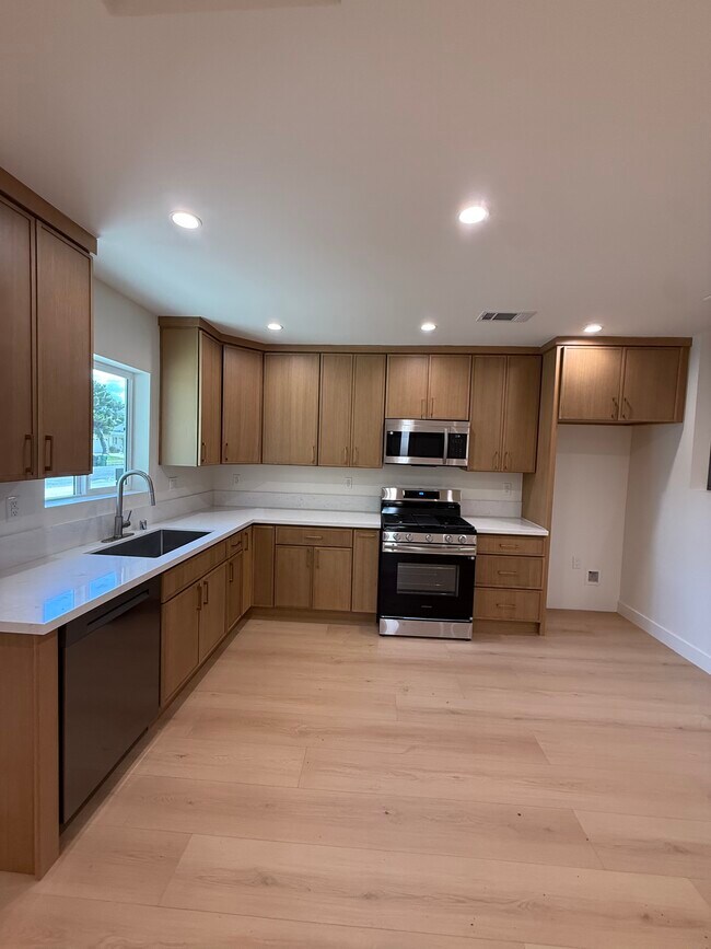 Foto del edificio - 10157 Swinton Ave