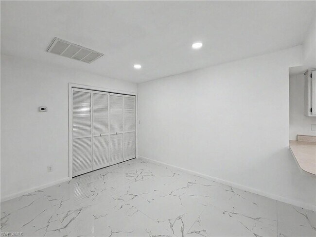 Building Photo - 2101 Hibiscus Rd