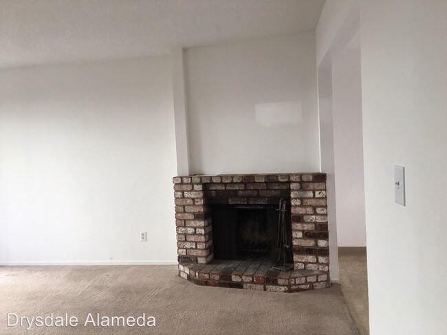 Building Photo - 1821 San Antonio Ave