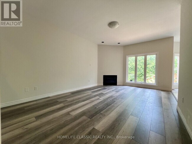 Photo du bâtiment - 282 Elgin Mills Rd W