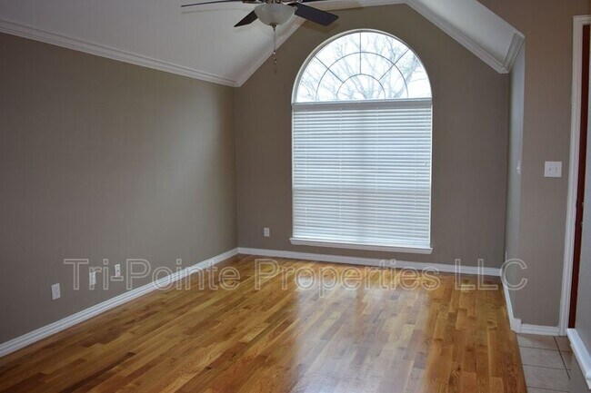 Foto del edificio - 2913 Heather Wood Dr
