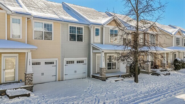 Building Photo - Spacious Condo in Great Location!