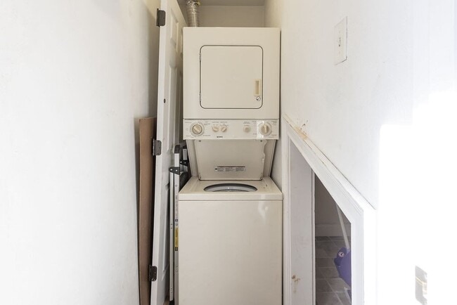 Building Photo - 21 Cawfield St