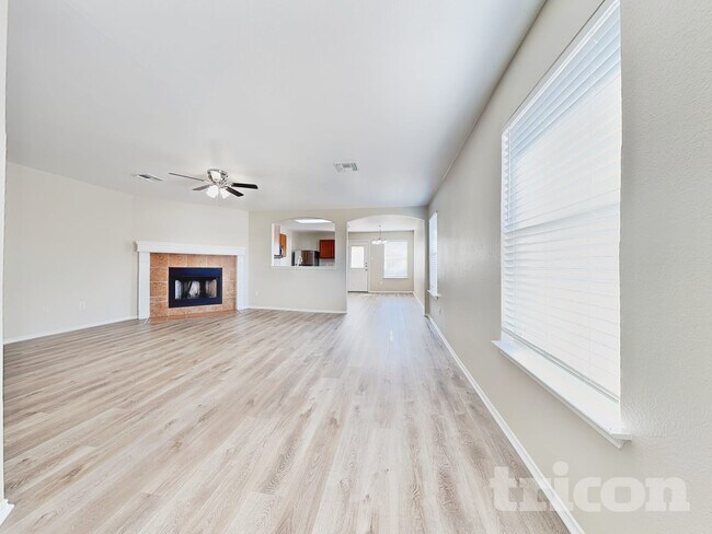 Foto del edificio - 228 Fall Creek Dr