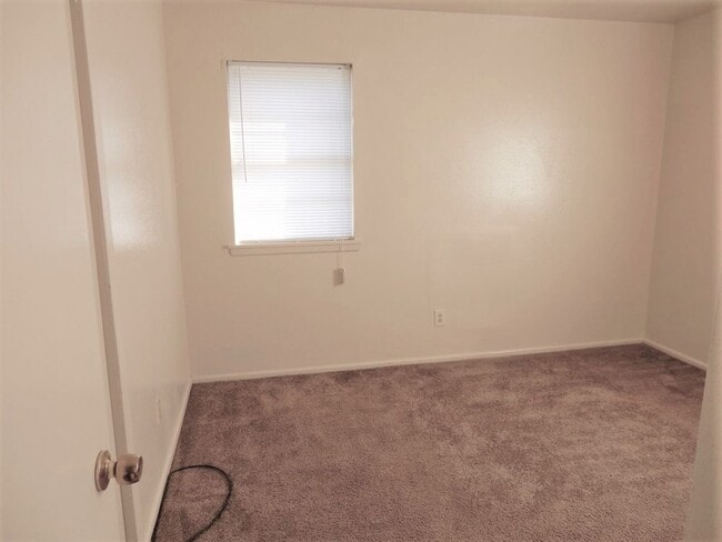 Foto del edificio - CHEROKEE PARK AREA-3 bedroom 1 Bedroom