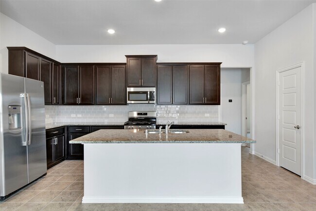 Foto del edificio - 2207 Villa Flora Ln