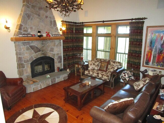 Foto del edificio - 16 Winterberry Hts