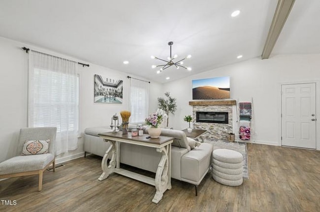 Foto del edificio - 1104 Suterland Rd