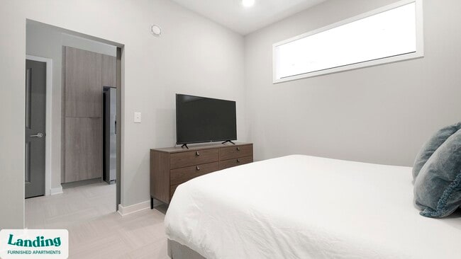 Building Photo - 600 19th St N