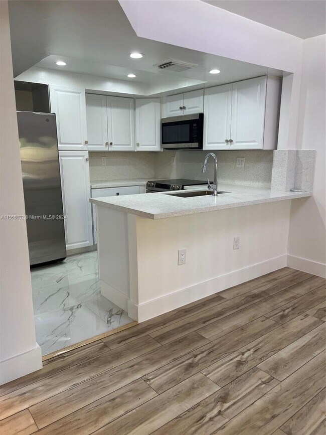 Foto del edificio - 10895 NW 7th St