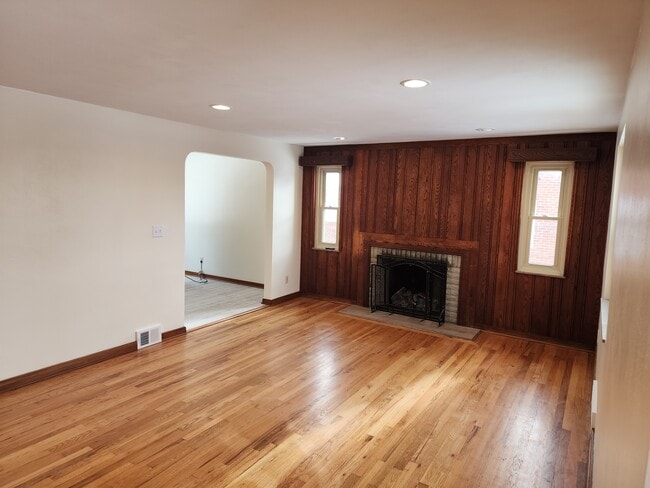 Photo - 2641 Milford Dr House