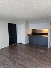 Building Photo - 633 S Dodge St