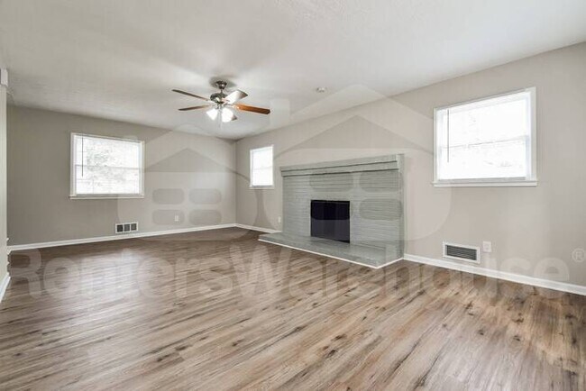Foto del edificio - Grand Manor in Stone Mountain  $500 off 2n...