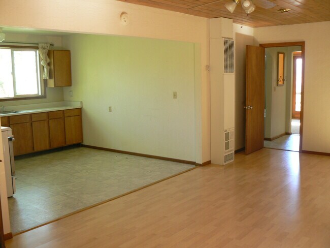 Building Photo - 6971 Rapp Ln