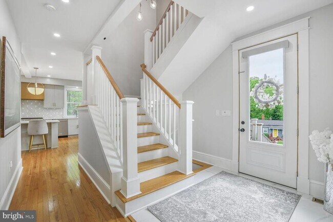 Foto del edificio - 3405 Putnam St