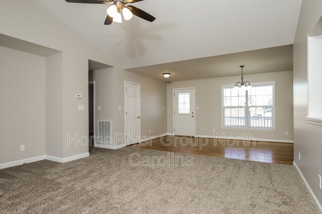 Foto del edificio - 252 Winding Creek Rd