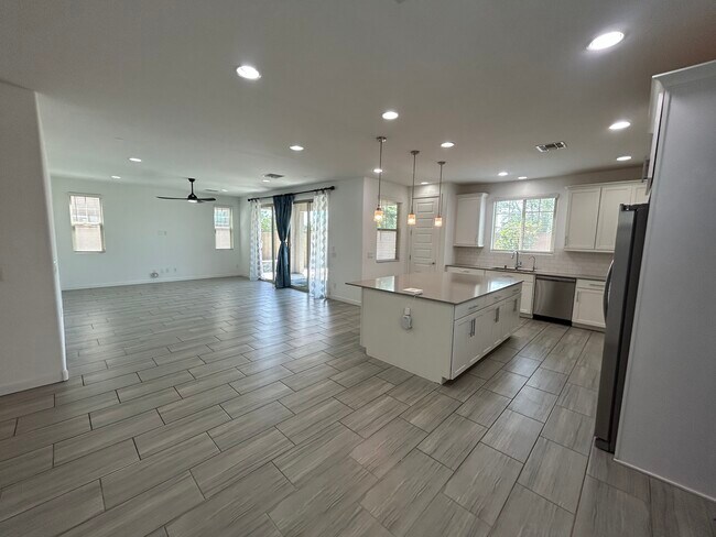 Building Photo - 4056 S Portland Ave