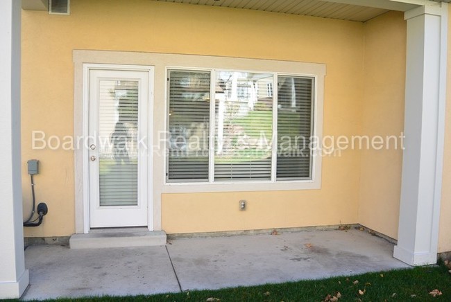 Building Photo - 1091 E Quarry Park Dr