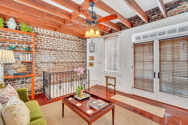 Foto del edificio - 9 W Gordon Ln