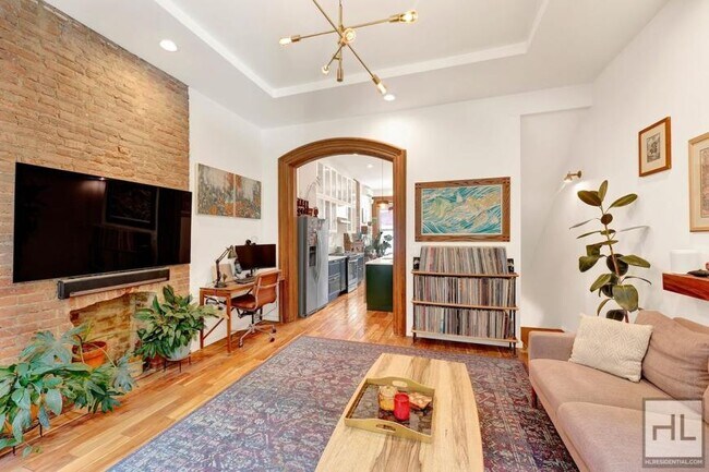 Foto del edificio - 3 bedroom in BROOKLYN NY 11216
