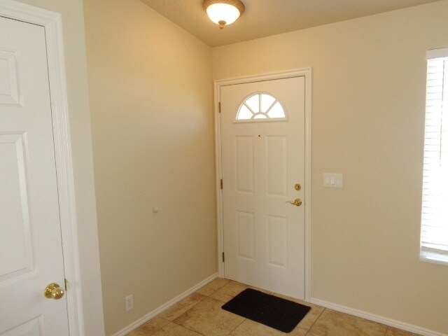 Building Photo - 338 E 910 N
