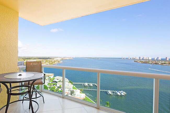 Foto del edificio - 2650 Lake Shore Dr