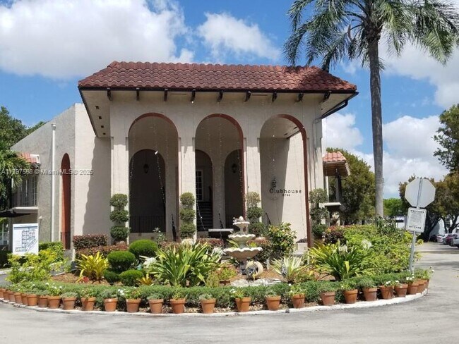 Building Photo - 10814 N Kendall Dr