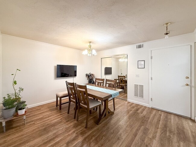 Foto del edificio - 10 Shadowbrook Ln