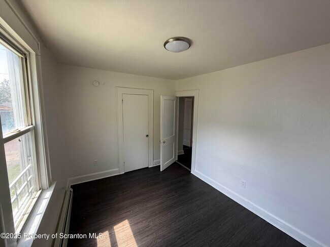 Foto del edificio - 1415 Cedar Ave