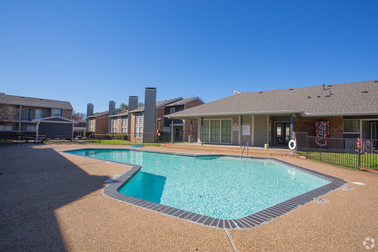 Fox Hollow Lewisville Apartments 696 Fox Ave Lewisville, TX