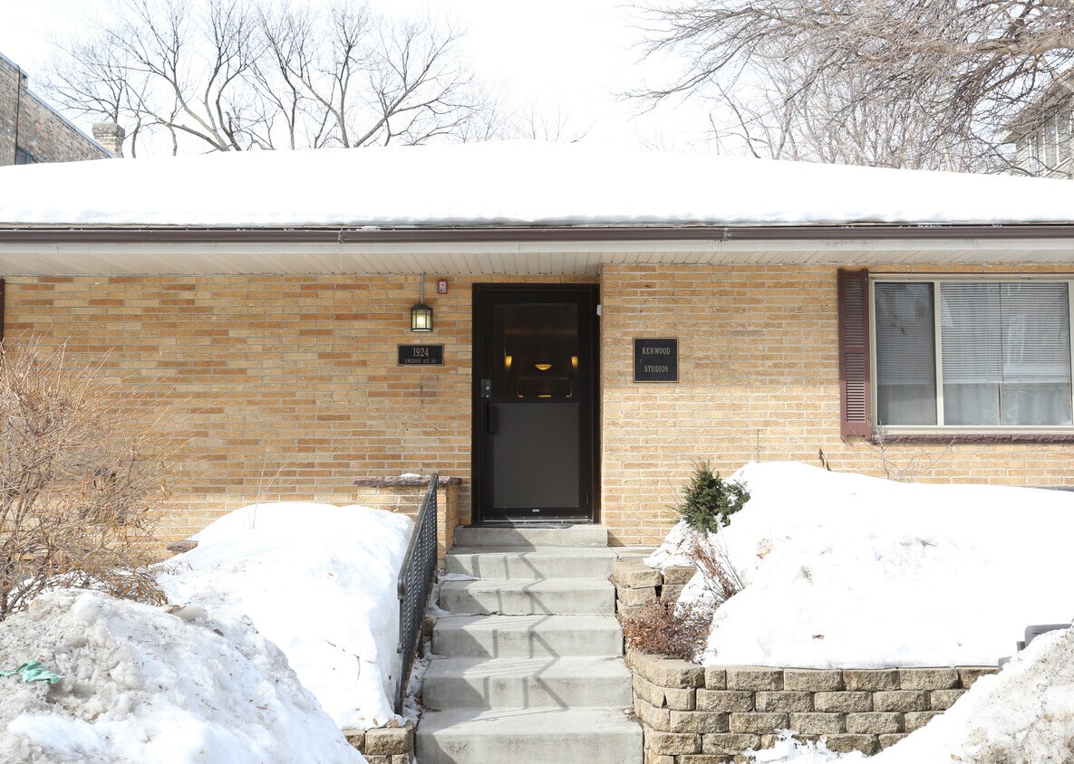 Building Photo - 1924 Emerson Ave S
