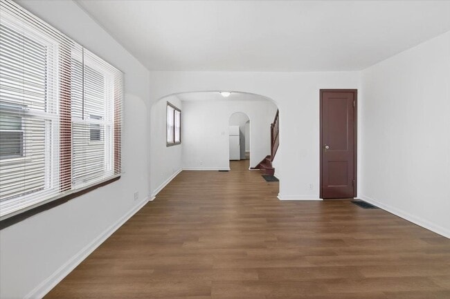 Building Photo - 3251-3251 Winthrop Ave