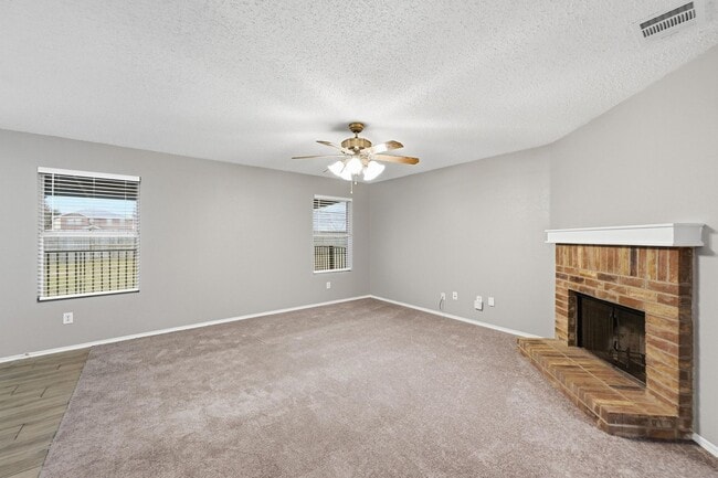 Building Photo - Huge 4 Bedroom Home in Mansfield ISD!