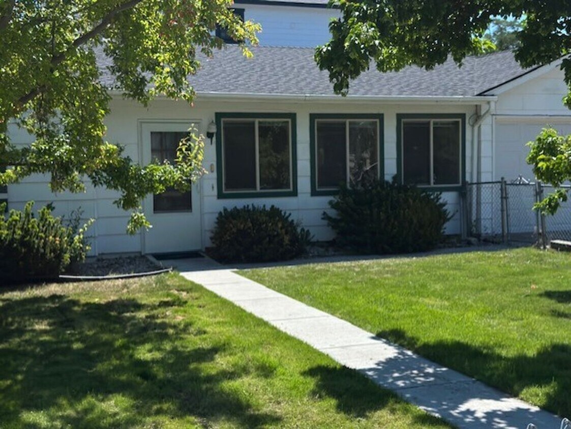 Foto principal - Charming 2-Bed, 1-Bath Hamilton Home with ...