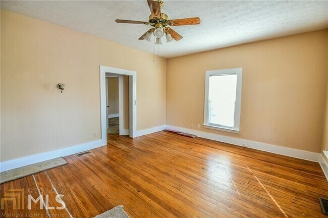 Building Photo - 145 Summit Cir