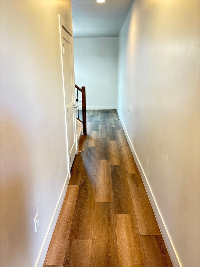 Foto del edificio - BEAUTIFUL TOWNHOME!