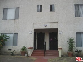 Building Photo - 105 W 106th St