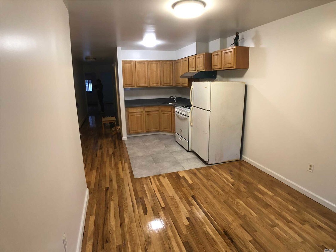 Primary Photo - 134-24 Maple Ave