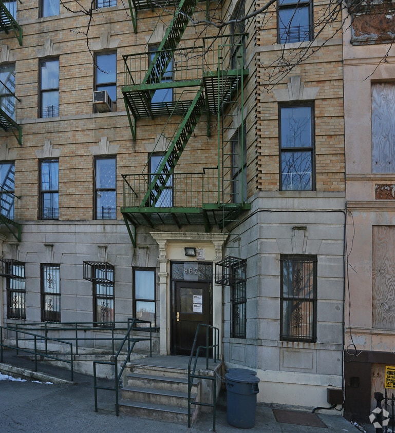 Building Photo - 862 Macon St