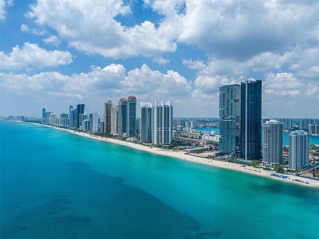Foto del edificio - 18555 Collins Ave