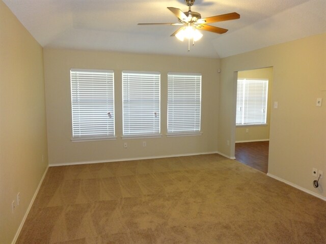 Foto del edificio - 721 Stonebrooke Dr