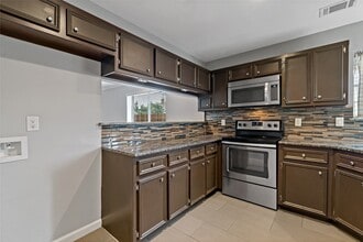 Building Photo - 542 Birdsong Dr