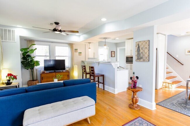 Building Photo - Fantastic Home in Fort Dupont Park! Parkin...