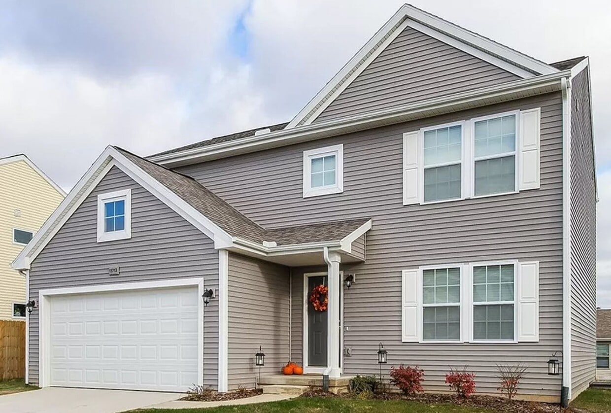 Large 4 bedroom 2000 sq ft home at a great value! - Large 4 bedroom 2000 sq ft home at a great value!