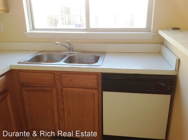 Building Photo - 2 br, 1.5 bath House - 2449 Courtyard Circ...