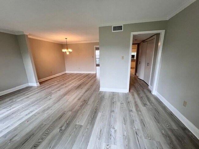Building Photo - Move-in Ready 3 bed/ 2.5 bath home