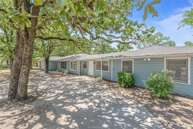 Building Photo - 308 Sulphur Springs Rd