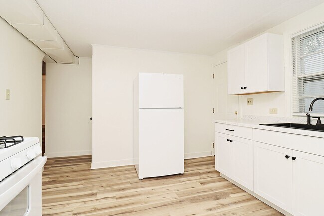 Foto del edificio - Updated Main-Level Belmont Apartment